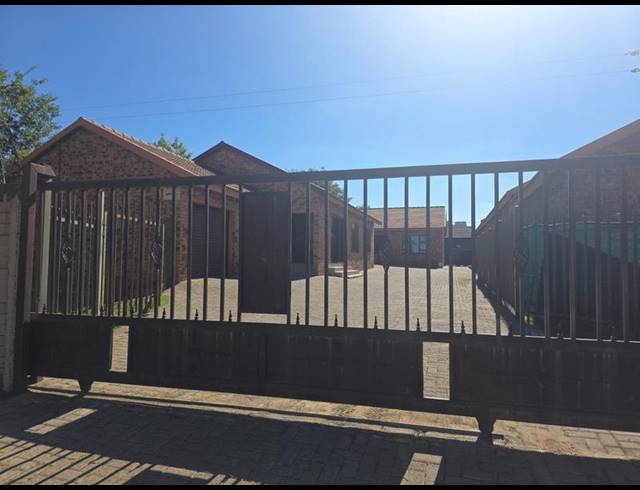 3 BEDROOM PROPERTY TO RENT IN BETHALRAND